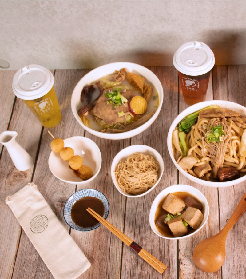 秋冬必吃哪款「最夯手路菜」進補?煮成火鍋、滷味都很搭 ▲潮味決推出麻油雞滷味套餐,搭配手工麵線好對味。(圖/潮味決提供)